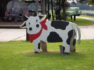 Holzkuh beim Melkhus