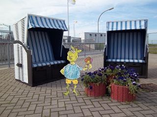 Dorumer Schalk vor einem Strandkorb